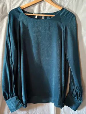 Maurices Women’s Fallon Satin‎ Blouse XL Split Relaxed Pullover Blue Keyhole NWT thumbnail 2