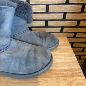 Ugg‎ Bailey Button Gray Boots Size 9-9.5? thumbnail 4