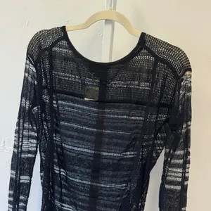 Trouve Sheer Mesh Open Knit Linen Blend High Low Top Long Sleeve Monochrome XS thumbnail 3