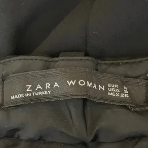 Zara Woman Black Mid Rise Side Zip Straight Leg Trouser Dress Pants Size S thumbnail 4