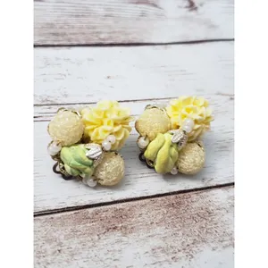 Vintage Clip On Earrings Unusual Yellow & Green 7/8" thumbnail 2