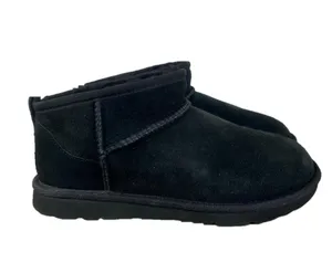 Ugg Youth Women’s Black Mini Boot Size 6 or Women's Size 8 SKU#24325 thumbnail 1