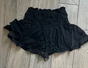 Elegant Black Ruffled Women's Skorts Size L thumbnail 1