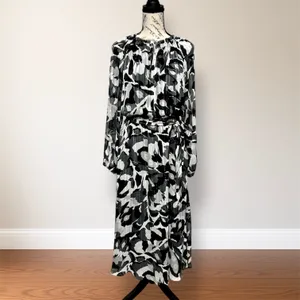 White House | Black Market Black White Chiffon Midi Dress Belted Sheer Sleeve Autumn Wedding Guest thumbnail 3