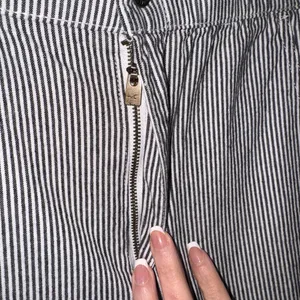 Hollister Black & White Striped Cropped Ankle Pants Relaxed Fit‎ thumbnail 3