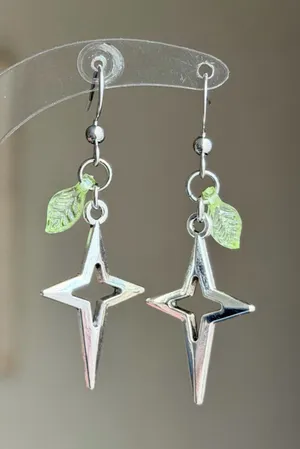 Handmade sparkle star dangle earrings💫 thumbnail 1