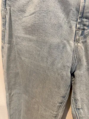 Good American Light Wash Cropped Jeans with Raw Cuffs thumbnail 3