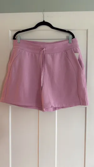 lululemon Size 12 Scuba High-Rise 5” Shorts thumbnail 2