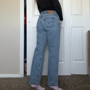 Vintage 522 Levi's‎ Low Rise Loose Fit Jeans Sz 4 Light Wash Dad Jeans thumbnail 3