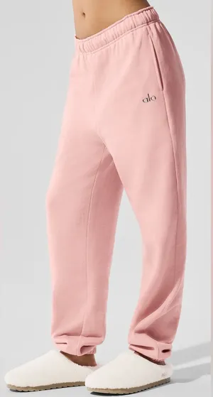 Alo Yoga NWT Accolade Sweatpants Joggers Pink Quartz Size M thumbnail 1