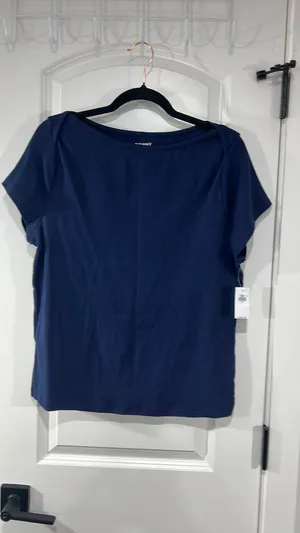 Old Navy T shirt, Brand new thumbnail 2