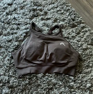 EFFORTLESS SEAMLESS HIGH NECK BRALETTE | DEEP TAUPE Oner Active Medium thumbnail 2