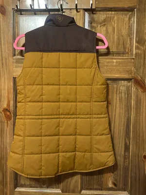 Ariat vest. thumbnail 2