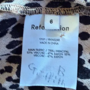 Reformation Port Midi Long Sleeve Dress in Leopard Print Size 6 thumbnail 8
