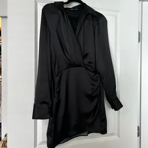 Satin Wrap-Style Black Mini Dress Zara thumbnail 2