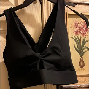 Sports Bra thumbnail 1