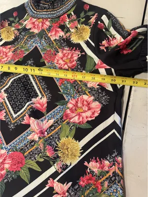 Jealous Tomato floral print blouse with ruffled collar and cuffs, size Large thumbnail 6