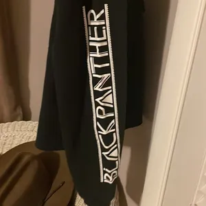 Cropped Black‎ Panther Hoodie XL thumbnail 3