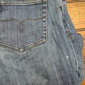 Lauren Jeans Co Ralph Lauren Womens Bootcut Denim Pants Medium Wash Size 6P‎ thumbnail 3