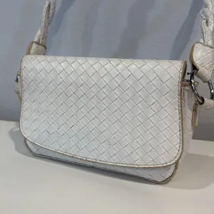 Nasty Gal MOVING SALE White Woven Twisted Handle Shoulder Bag thumbnail 4