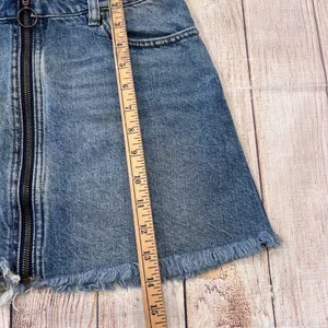 We The Free Free People‎ Denim Mini Skirt Front Zip Frayed Hem Size 27 OB841640 thumbnail 5
