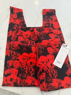 ALO Yoga Red & Black Floral High-Rise Leggings thumbnail 2