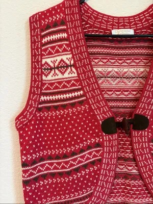 Red Nordic wool blend Knit Vest with Toggle Closure thumbnail 5