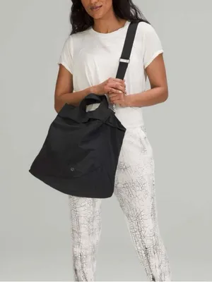 Lululemon On My Level Bag 2.0 19L Black Tote Crossbody Gym Travel Athleisure thumbnail 2