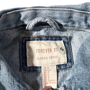 Forever 21 Classic Denim Jacket Womens‎ S Light Blue Cotton Trucker Jacket thumbnail 2