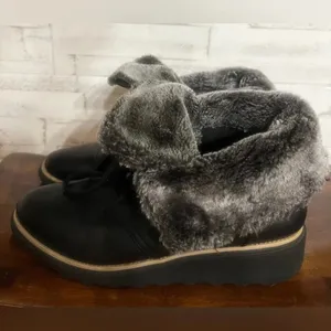 Clarks Womens Sharon Pearl Boots. Fuzzy, comfortable and warm. Size 9 thumbnail 3