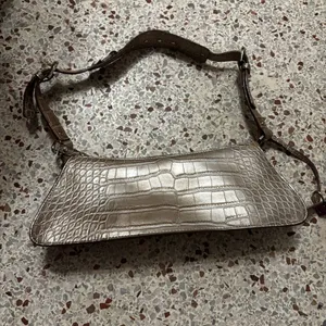 GUESS shoulder bag and wallet a crocodile skin effect thumbnail 5