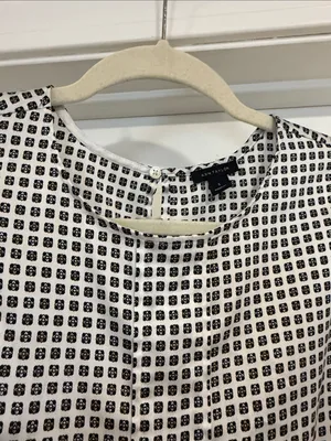 Ann Taylor Sleeveless Printed Tank in White, Navy, and Pink thumbnail 4