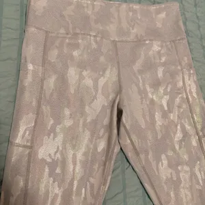 Zyia Active Iridescent Silver Metallic Camo Cropped Leggings - Size 12 NWOT thumbnail 3