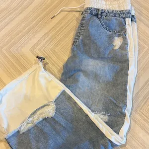 Tractr Reconstructed Ripped Denim Front White French Joggers Size M thumbnail 1