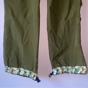 Abercrombie & Fitch Size S Olive Green Cargo Pants Japanese Floral thumbnail 6