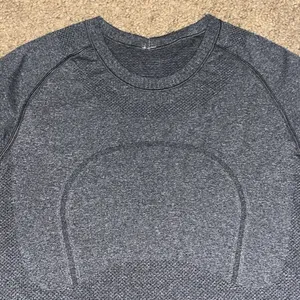 Lululemon Swiftly Tech Long Sleeve‎ Thumbholes Dark Classic Sport Grey 6 thumbnail 4