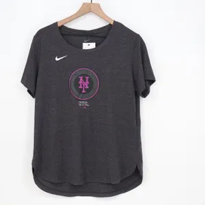 Nike Womens New York Mets MLB Graphic T-Shirt Charcoal Grey Pink Logo Large NEW thumbnail 2