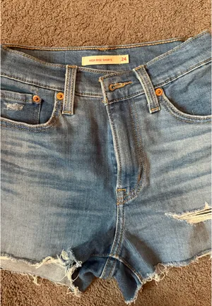 Levi’s High-Rise Shorts thumbnail 1
