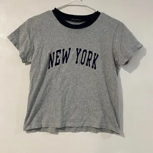 Brandy Melville New York Graphic Baby Tee Gray Ringer Crop Top One Size thumbnail 3