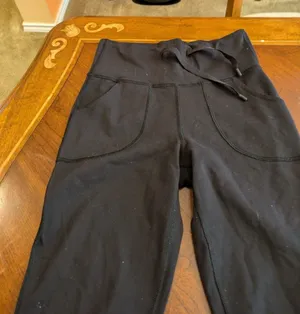 Women's Lululemon Speed Up Crop black leggings 21" size 4 thumbnail 1