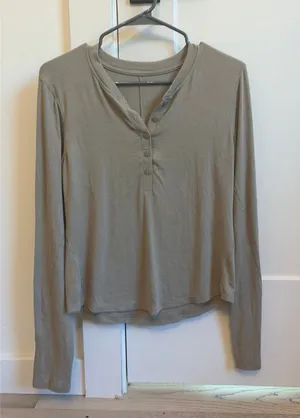 Lululemon Long Sleeve thumbnail 1
