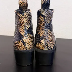 Western Snakeskin Chelsea‎ Boots Pointed Toe Block Heel Animal Print Womens 6 thumbnail 8