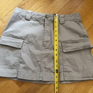 Abercrombie & Fitch Cargo Mini Skirt Beige S EUC Utility Chic Street Preppy Y2K thumbnail 7