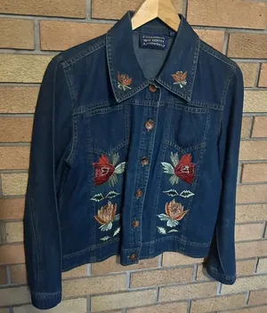 New Identity Floral Embroidered Denim Button Up Denim Dark Jacket Size Small thumbnail 1