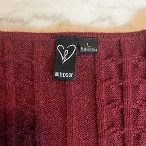 NWOT Windsor V-Neck Cable Knit Sweater -‎ Rich Burgundy thumbnail 4