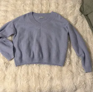 hollister sweater thumbnail 1