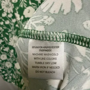 Fyve Womens 2X Green Cream Floral Sleeveless Half Zip Blouse Pockets Jersey Knit thumbnail 4