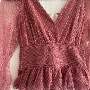 Audrey Parks Francesca's Peplum Blouse Womens Size S‎ Pink Lace Smocked Etheral thumbnail 2