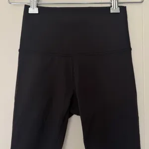LULULEMON Wunder Train High Rise Short 8" in Black Size 2 thumbnail 6