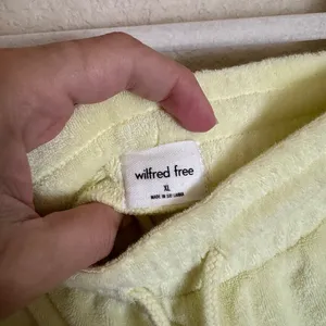 Wilfred‎ Free Popsicle 7“ Short Sz XL in Chamomile Yellow French Terry Cloth thumbnail 9